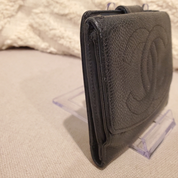 CHANEL Black Textured Leather Wallet - Picture 4 of 16